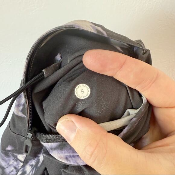 Men's Lululemon Pool Short 7" Sz S - Picture 3 of 6